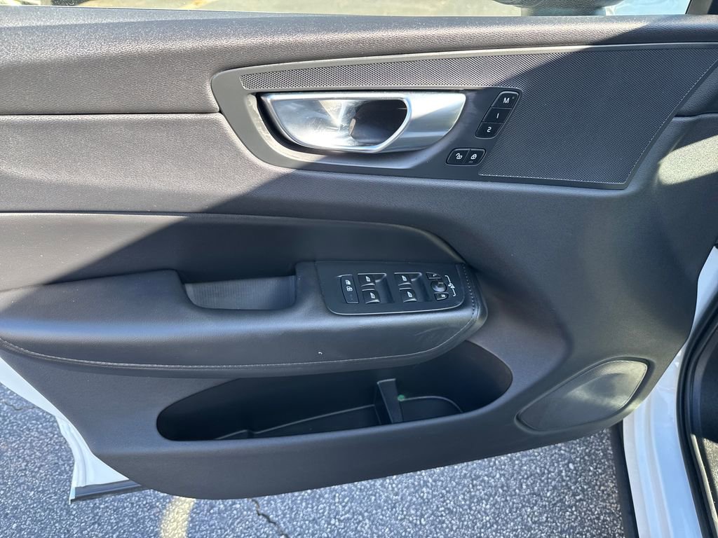 Certified 2025 Volvo XC60 B5 Plus image 13