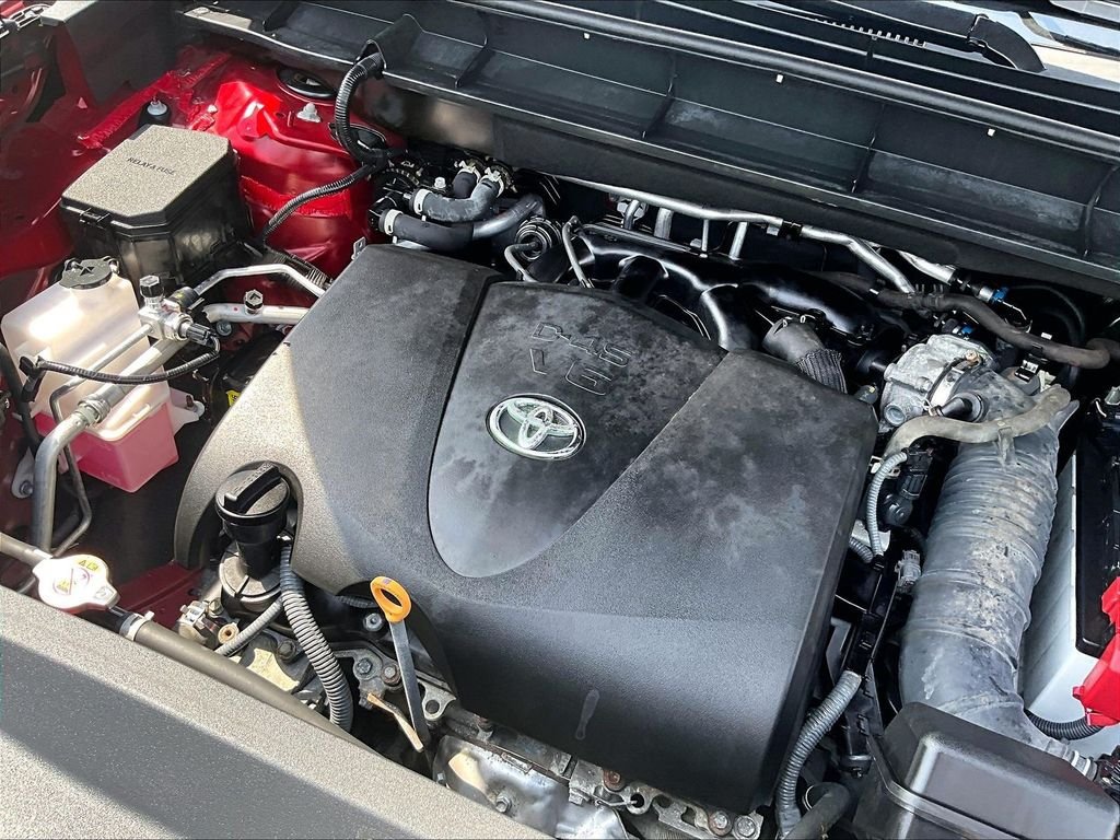 Used 2022 Toyota Highlander XLE AWD/4WD image 34