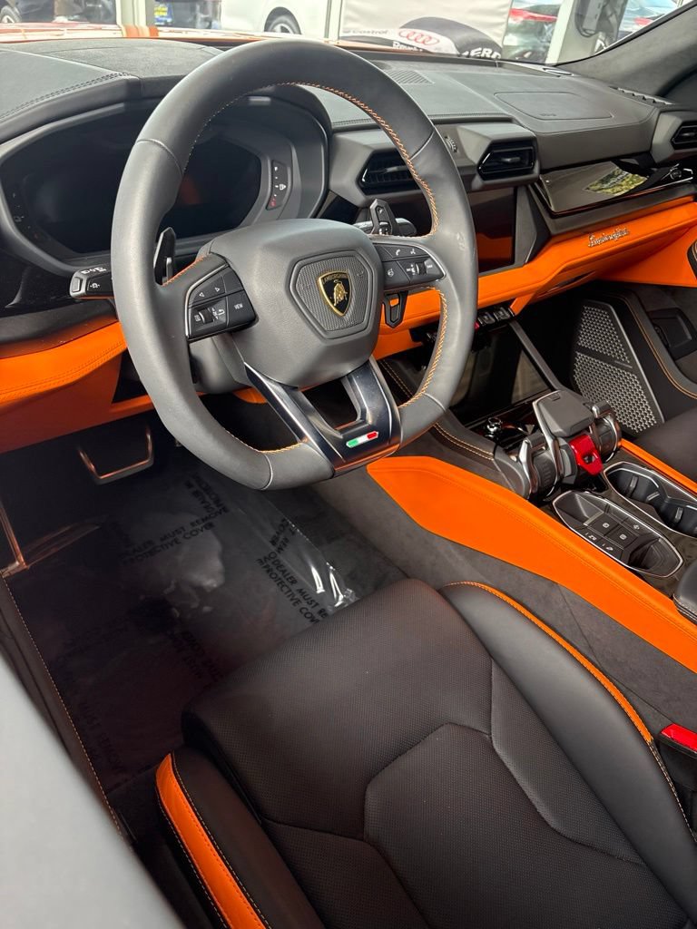 Used 2025 Lamborghini Urus SE AWD/4WD image 11