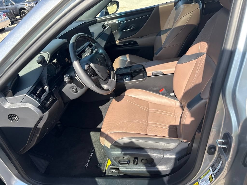 Certified 2022 Lexus ES 300h Ultra Luxury w/ Accessory Package 2 FWD image 16