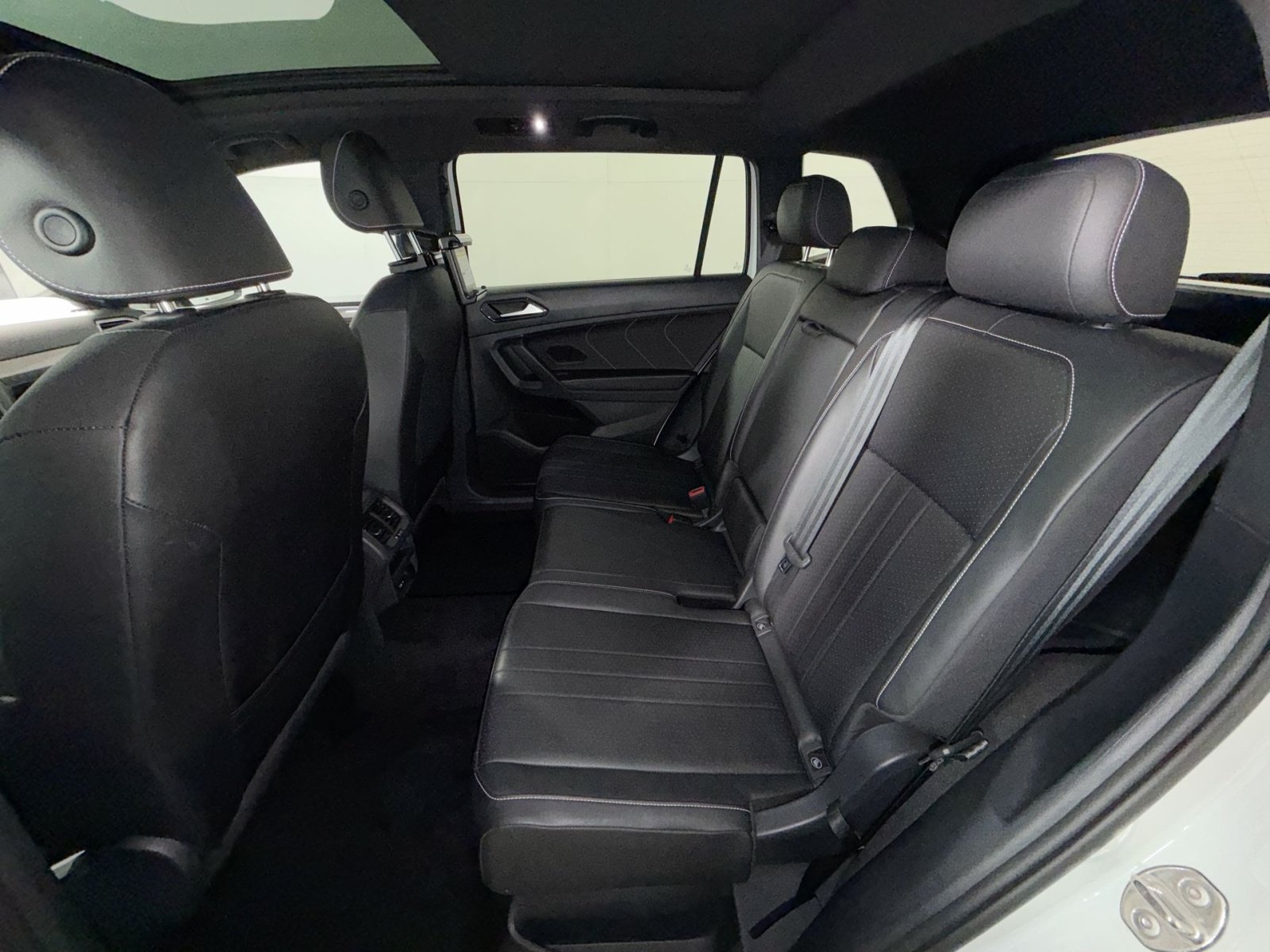 Used 2023 Volkswagen Tiguan SE R-Line AWD/4WD image 24