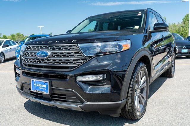 Used 2023 Ford Explorer XLT w/ Equipment Group 202A AWD/4WD image 2