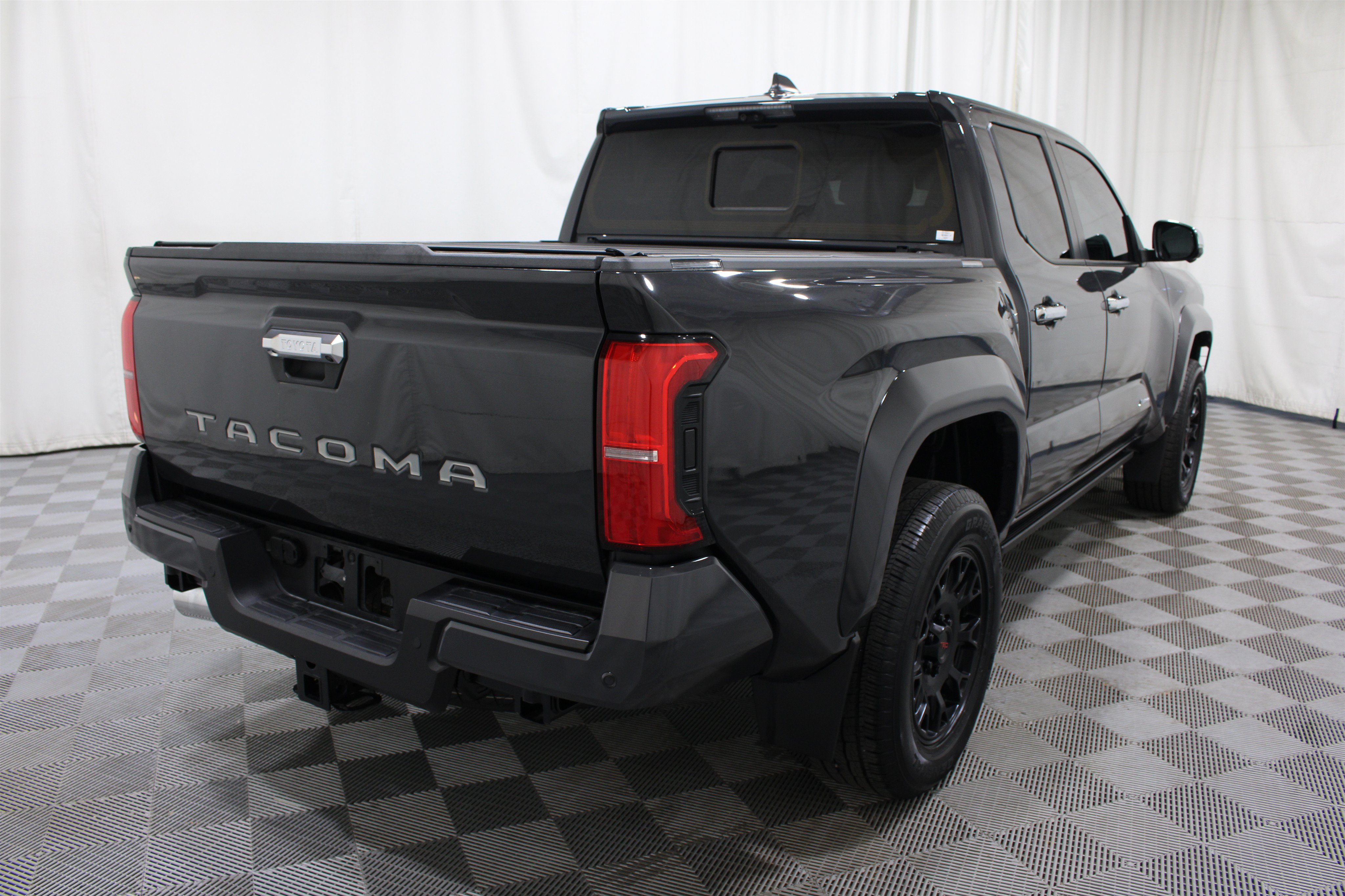 Used 2025 Toyota Tacoma Limited AWD/4WD image 29