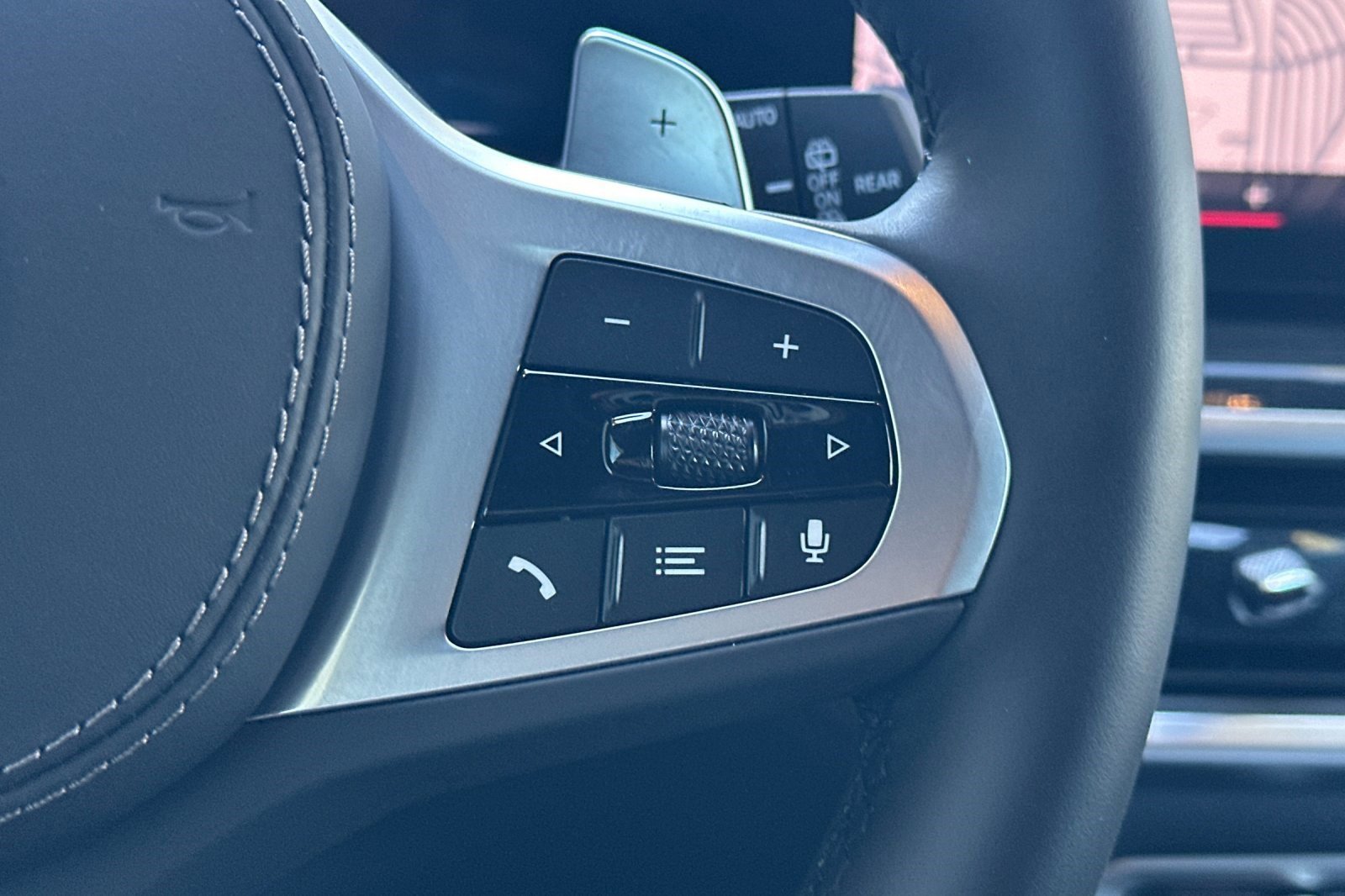 Used 2023 BMW X7 xDrive40i w/ M Sport Package image 32