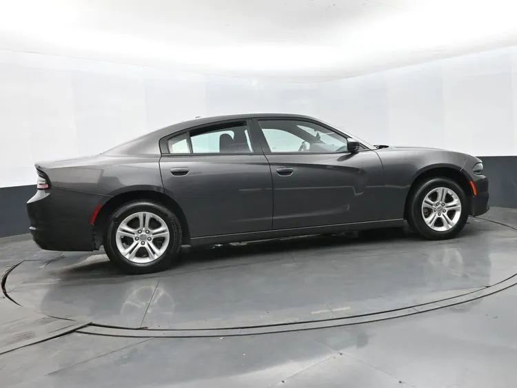 Used 2022 Dodge Charger SXT RWD image 4