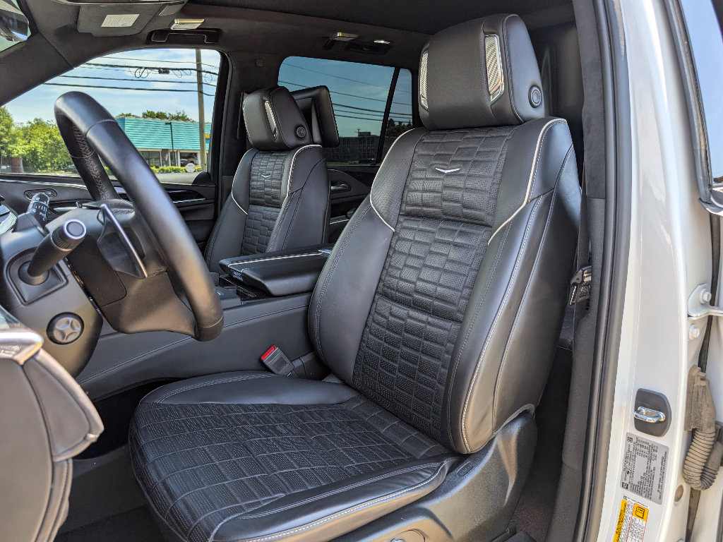 Used 2023 Cadillac Escalade V w/ LPO, ONYX Package AWD/4WD image 14