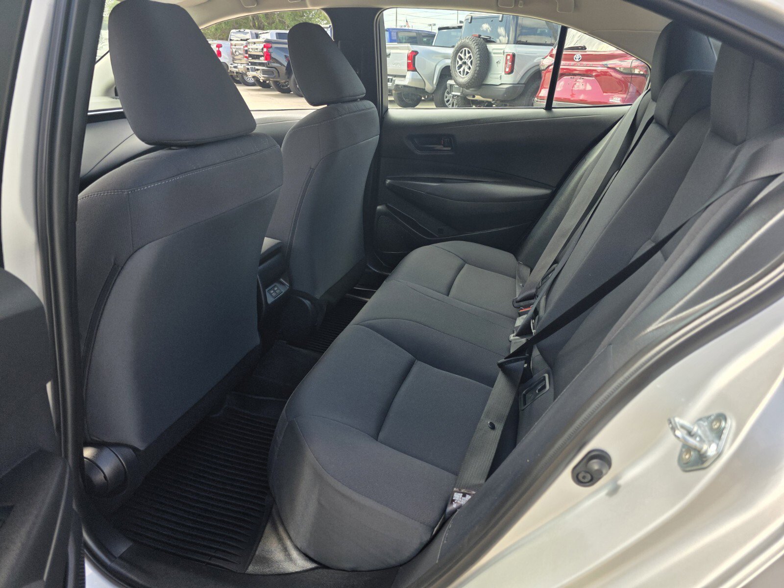 Used 2025 Toyota Corolla LE FWD image 9