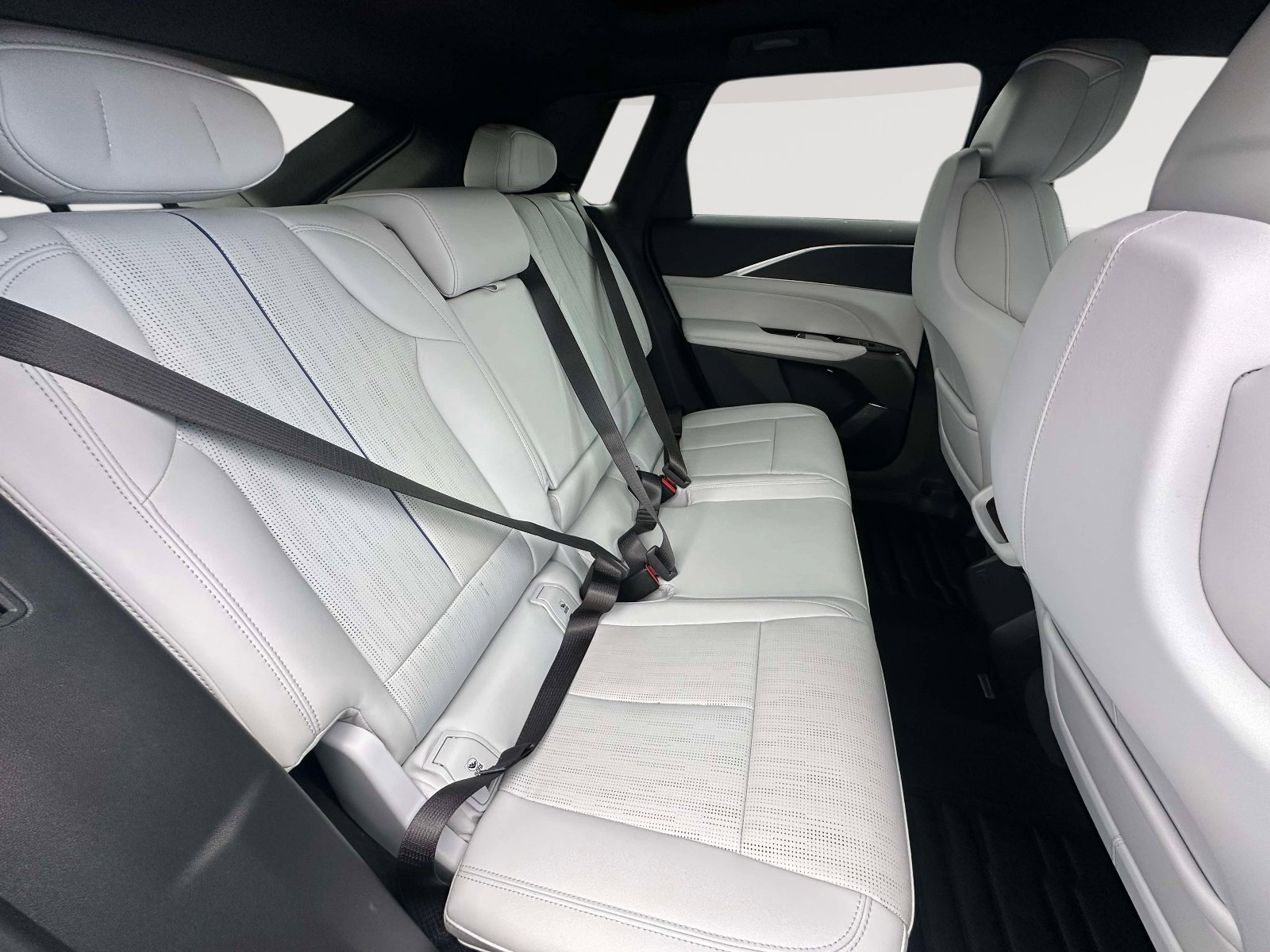 Certified 2024 Cadillac Lyriq Luxury image 31