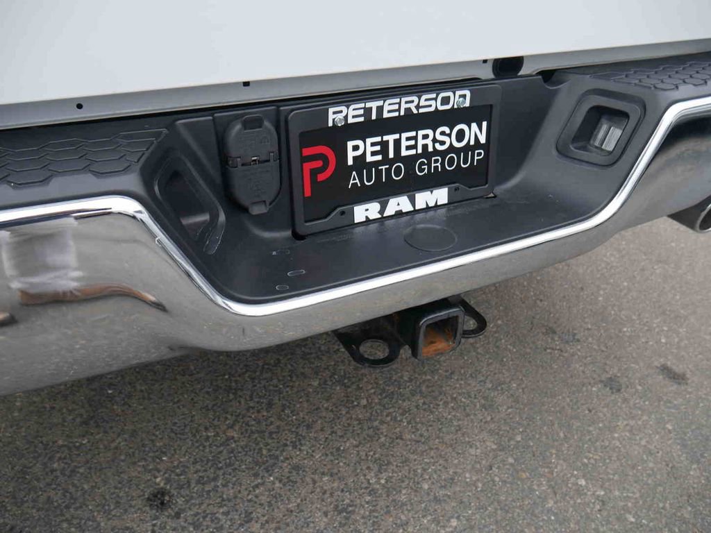 Used 2018 RAM 1500 SLT image 8