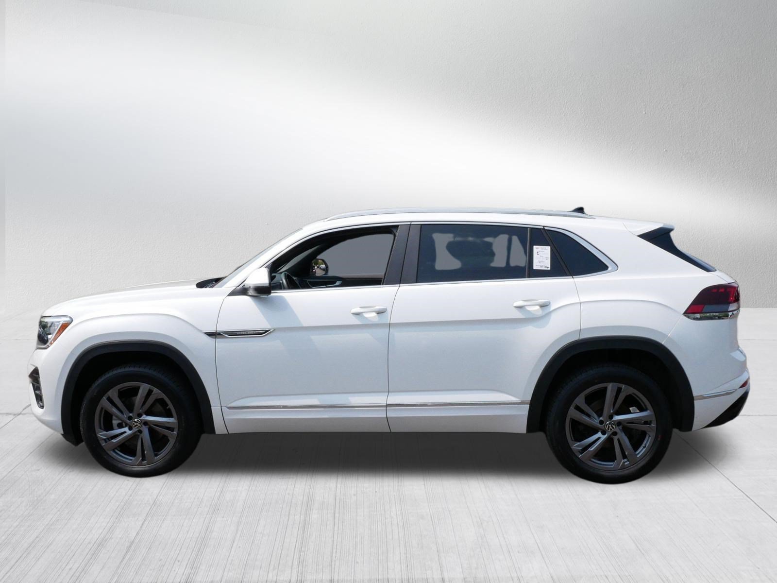 Certified 2024 Volkswagen Atlas Cross Sport SEL R-Line AWD/4WD image 4