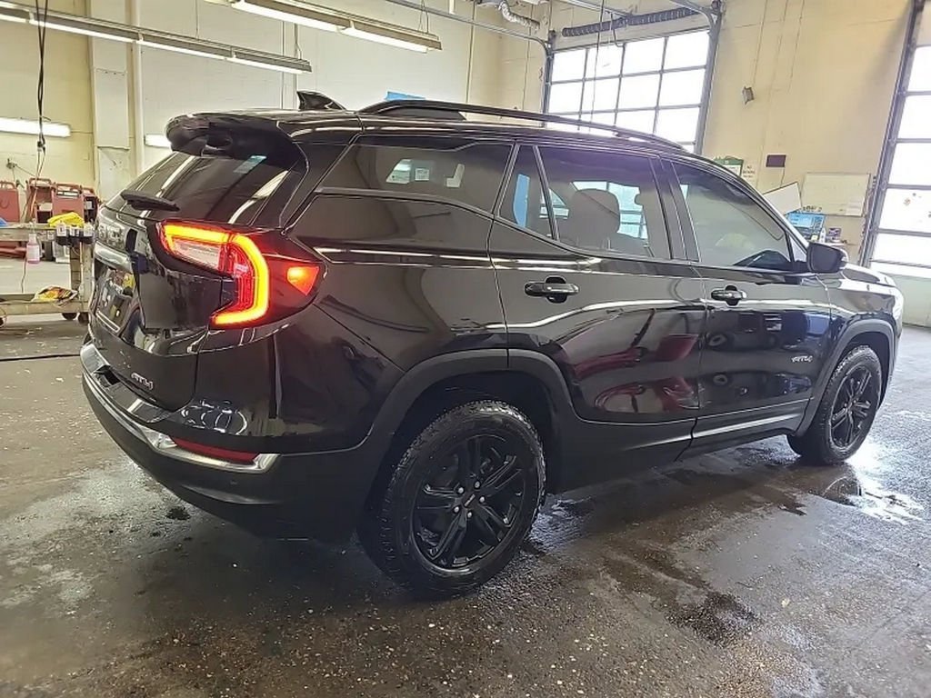 Used 2022 GMC Terrain AT4 image 4