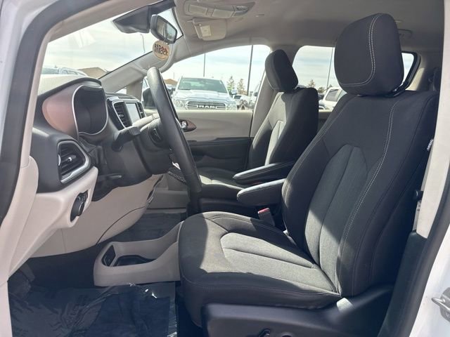 Used 2023 Chrysler Voyager LX image 21