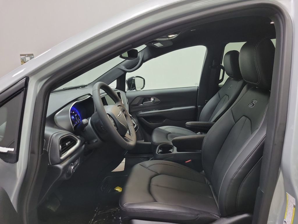 New 2026 Chrysler Pacifica Select w/ S Appearance Package image 10