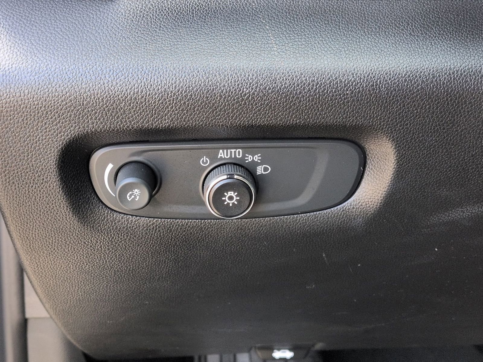 Used 2023 Chevrolet Traverse LT image 24