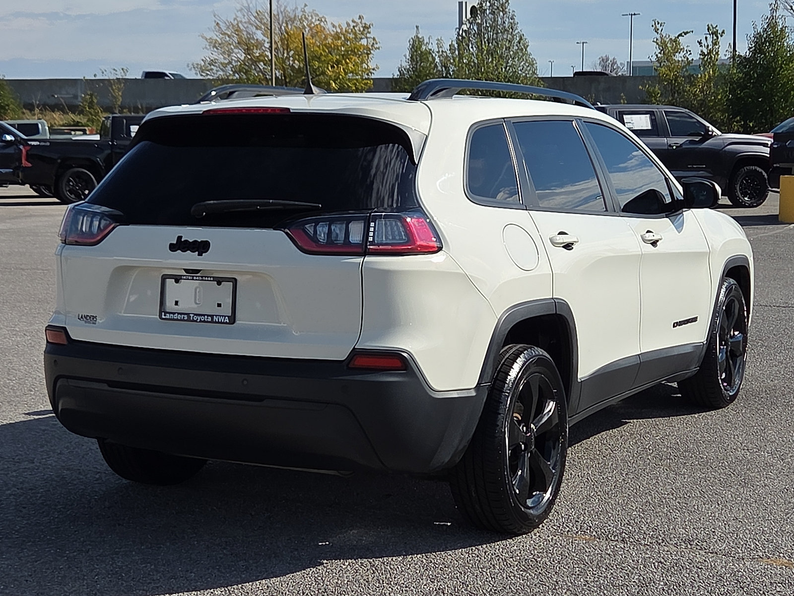 Used 2019 Jeep Cherokee Latitude Plus FWD image 5