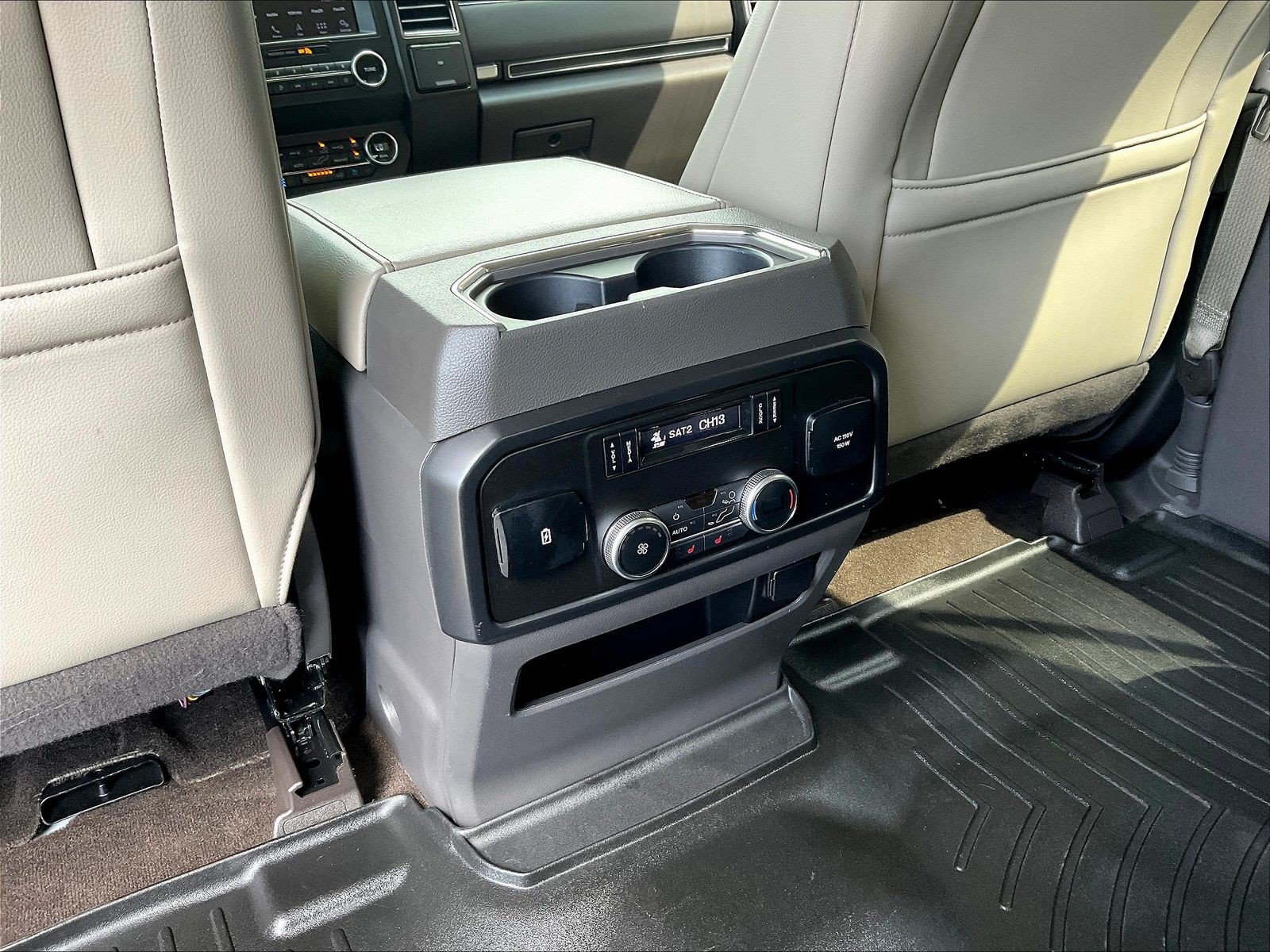Used 2019 Ford Expedition Limited w/ Equipment Group 302A AWD/4WD image 10