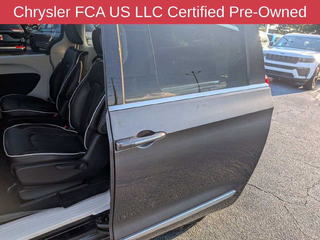 Used 2023 Chrysler Pacifica Limited FWD image 34