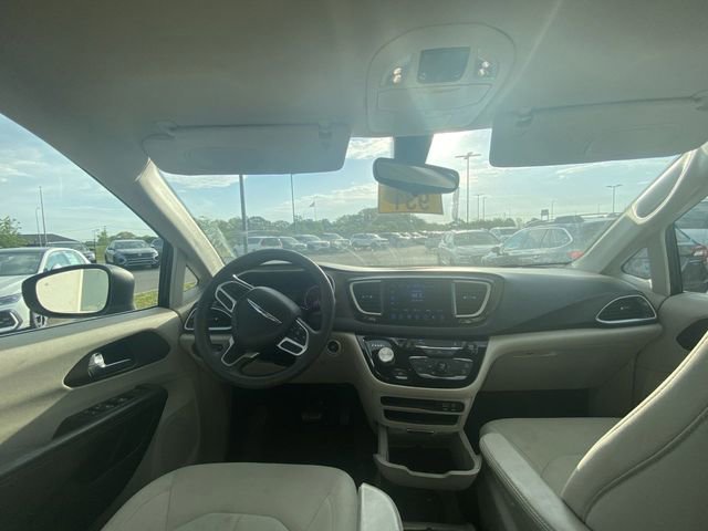 Used 2017 Chrysler Pacifica Touring image 7