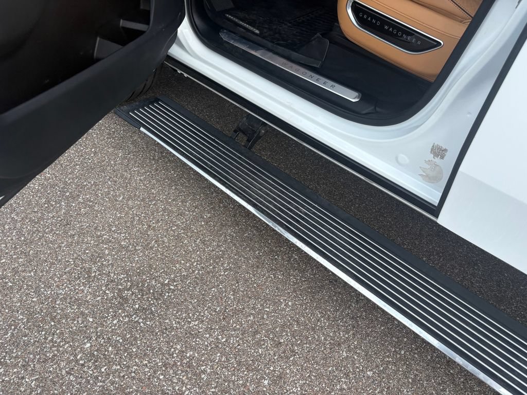 Used 2025 Jeep Grand Wagoneer L Series III w/ Rear Seat Video Group 1 AWD/4WD image 27