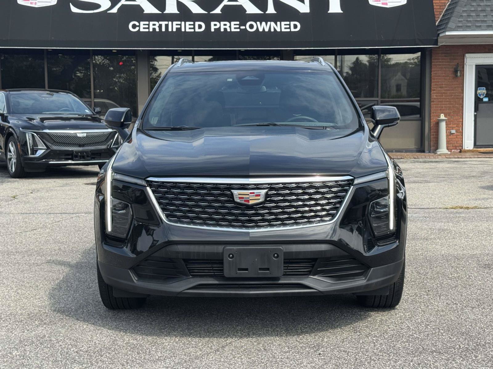 Certified 2024 Cadillac XT4 Luxury w/ Cold Weather Package AWD/4WD image 2