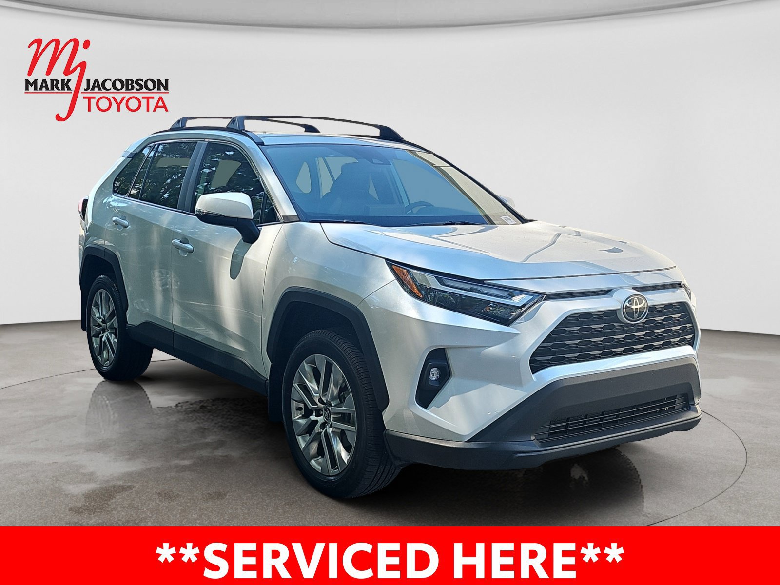 Used 2025 Toyota RAV4 XLE Premium FWD image 5