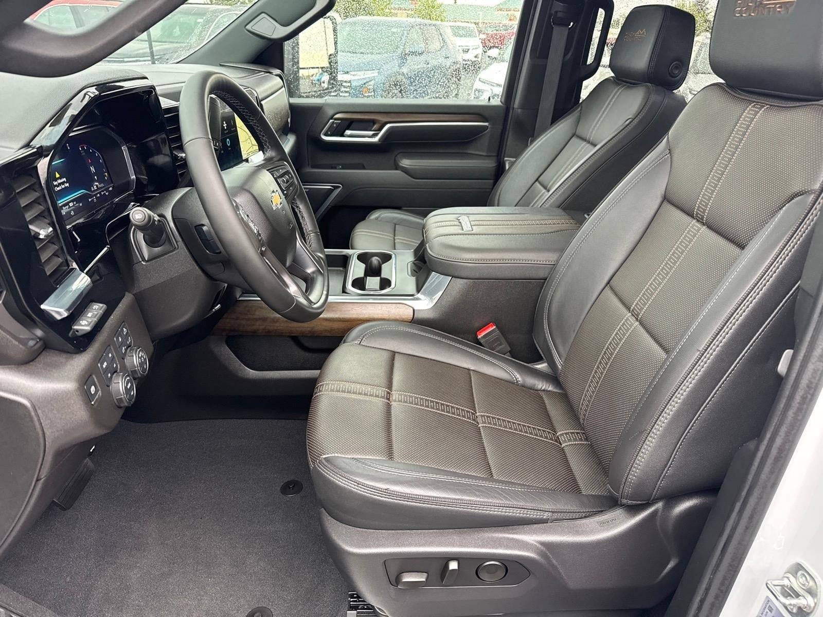 Used 2025 Chevrolet Silverado 3500 High Country w/ High Country Premium Package AWD/4WD image 8