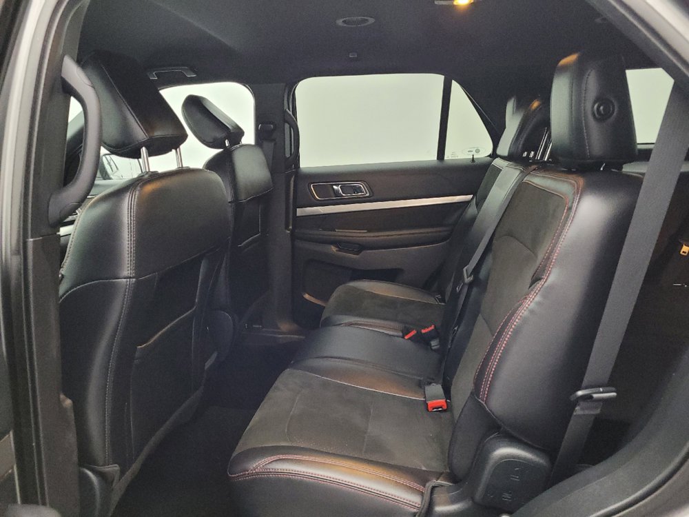 Used 2019 Ford Explorer XLT w/ Equipment Group 202A AWD/4WD image 18