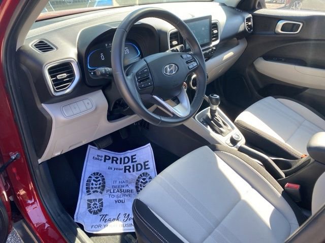 Used 2025 Hyundai Venue SEL FWD image 6