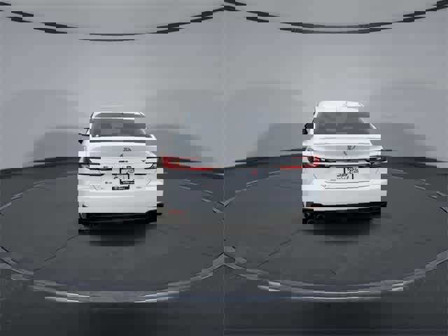 Used 2025 Toyota Camry SE image 7