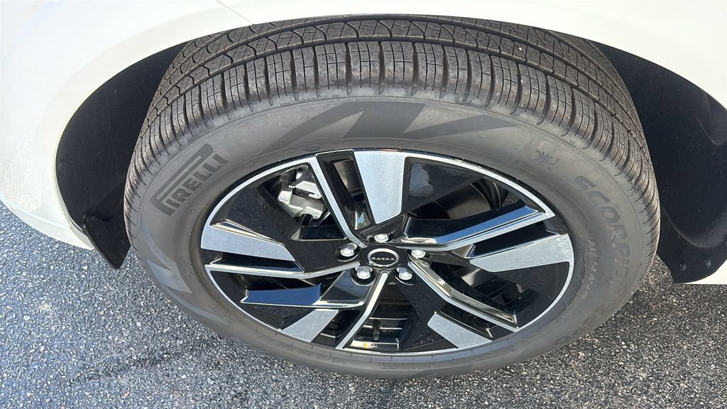 New 2026 Volvo XC60 B5 Core w/ Climate Package AWD/4WD image 32