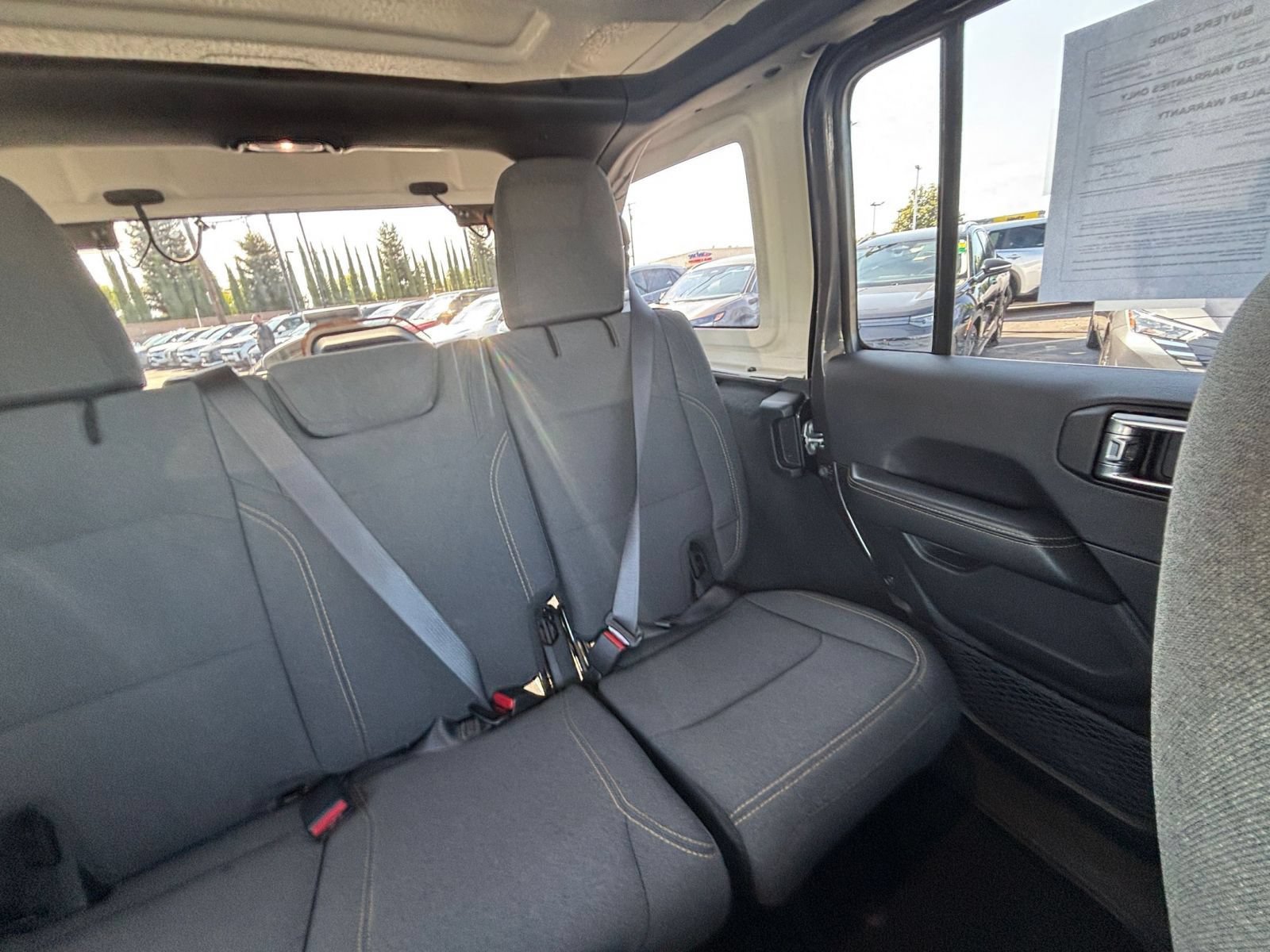 Used 2025 Jeep Wrangler Unlimited Sahara AWD/4WD image 32