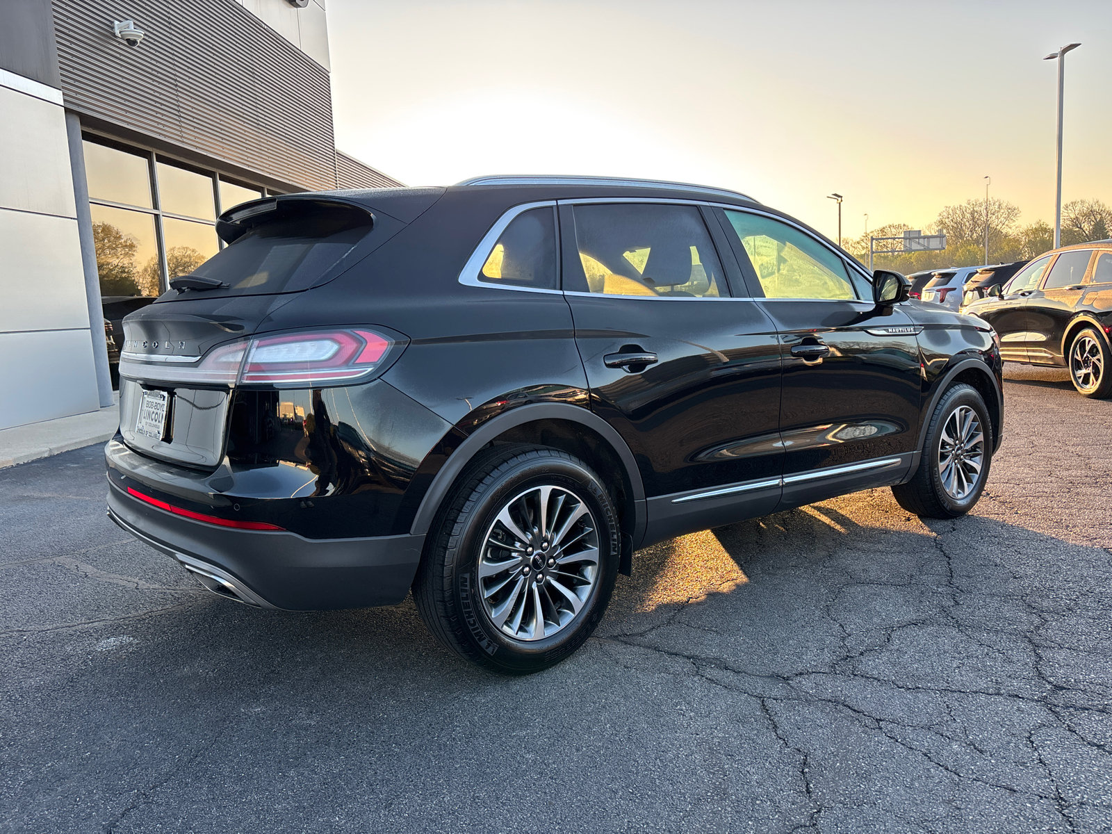 Used 2023 Lincoln Nautilus FWD image 7