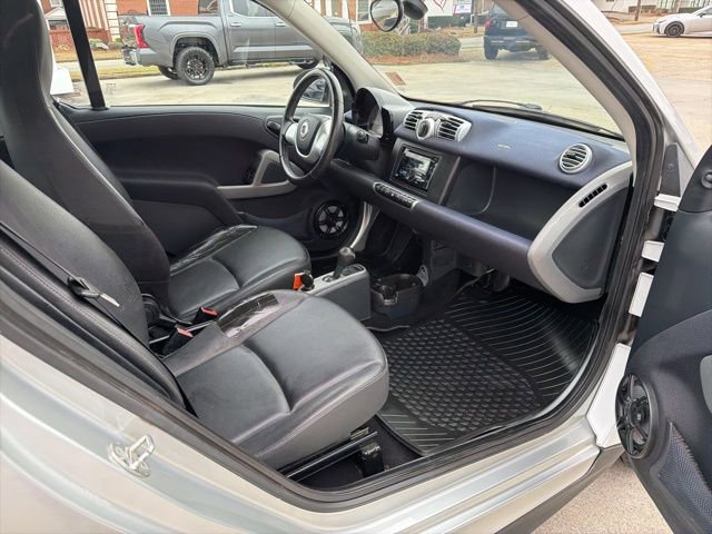 Used 2015 smart fortwo passion image 9