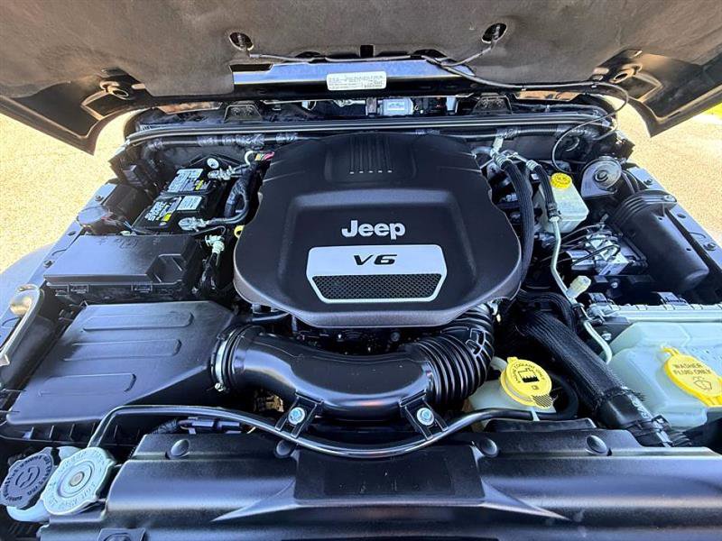 Used 2017 Jeep Wrangler Unlimited Rubicon w/ Connectivity Group image 39