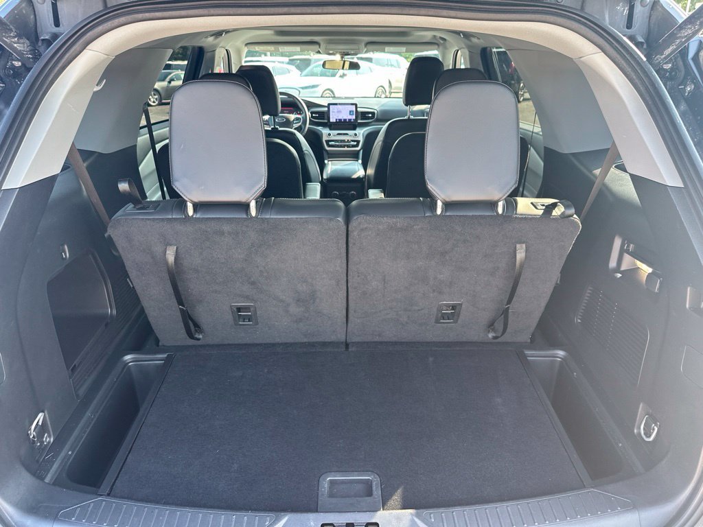 Used 2024 Ford Explorer XLT w/ Equipment Group 202A AWD/4WD image 13