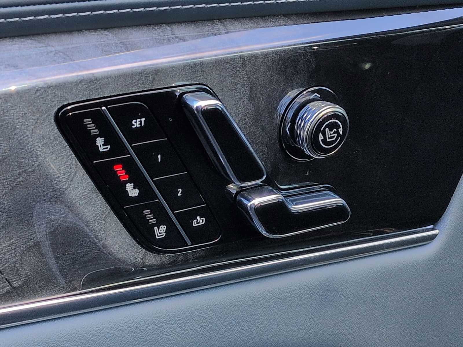 Used 2025 Cadillac Escalade IQ Luxury 2 image 18