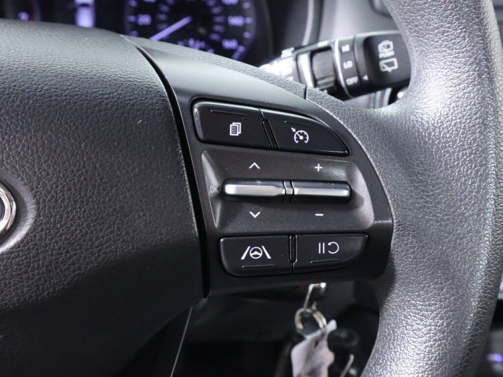 Used 2023 Hyundai Kona SE AWD/4WD image 13