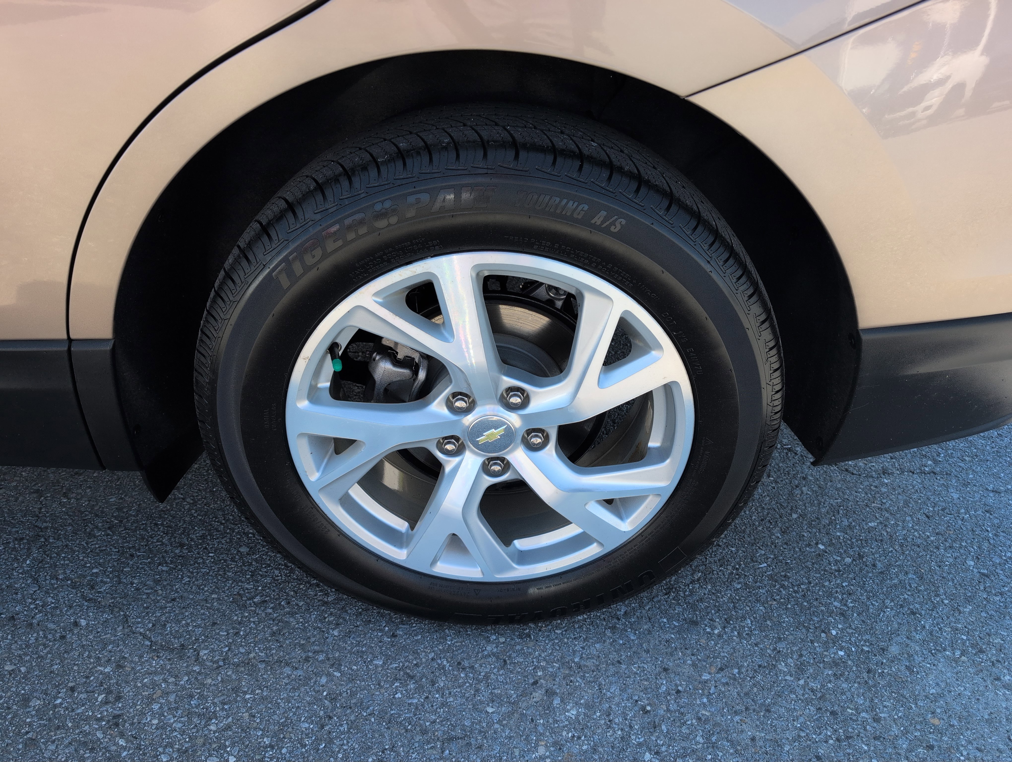 Used 2018 Chevrolet Equinox LT FWD image 5