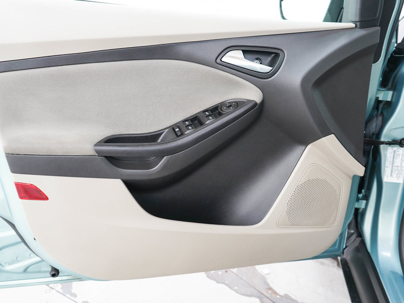 Used 2012 Ford Focus SE FWD image 17