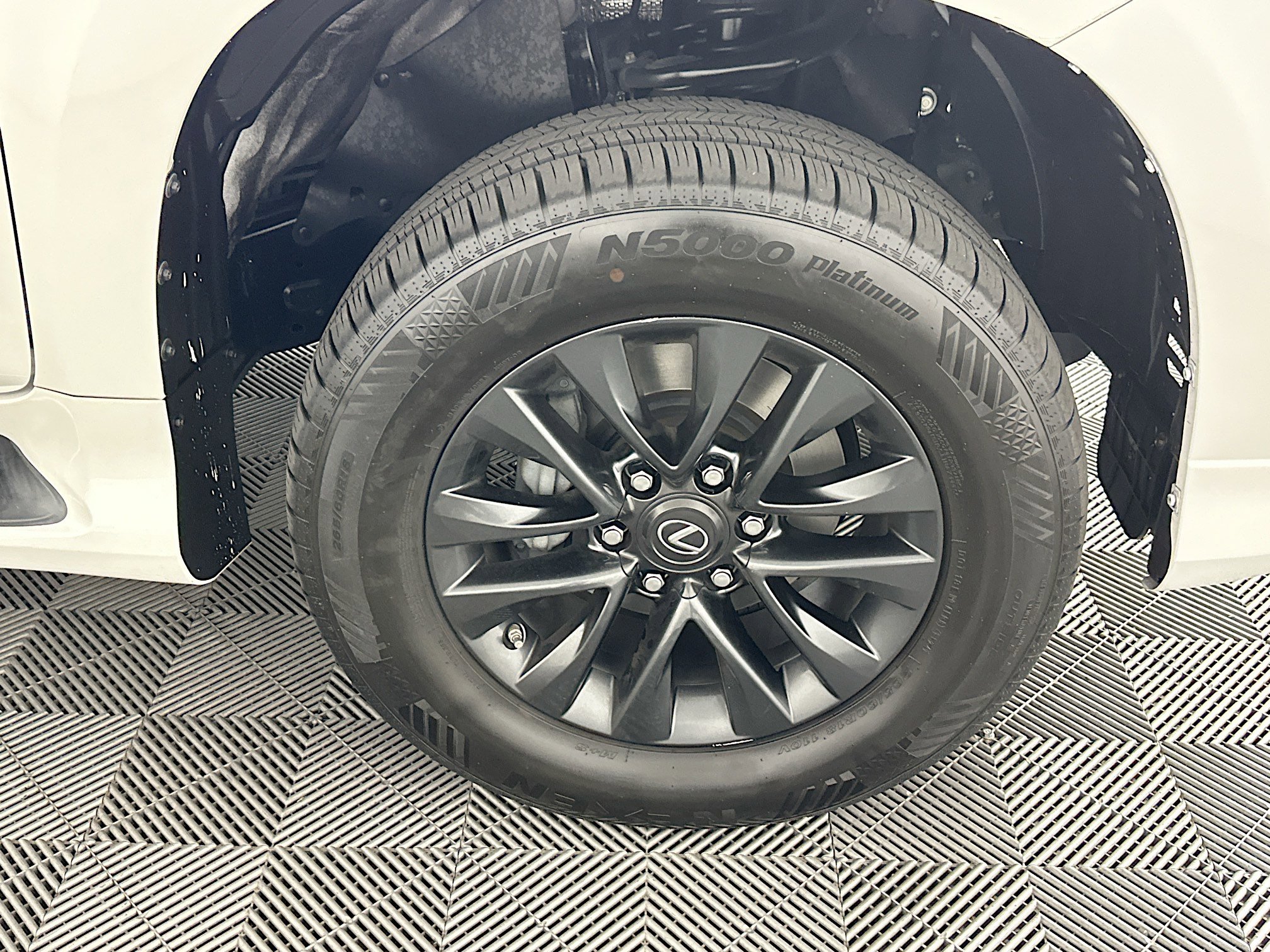 Used 2022 Lexus GX 460 Premium w/ Premium Package image 11