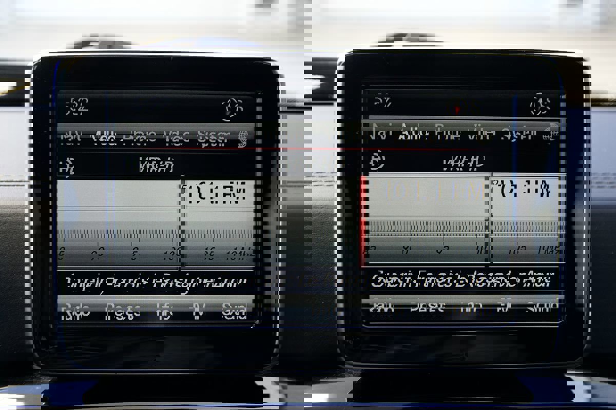 Used 2015 Mercedes-Benz G 63 AMG 4MATIC w/ PA6 Package image 24