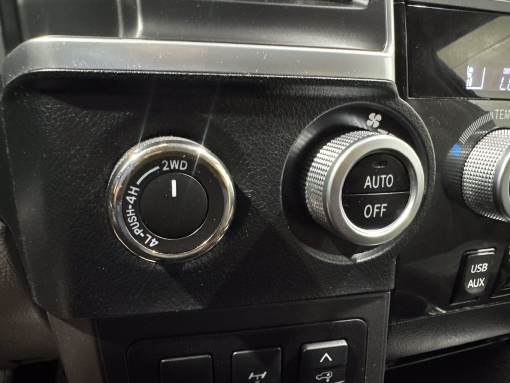 Used 2018 Toyota Sequoia Platinum AWD/4WD image 38