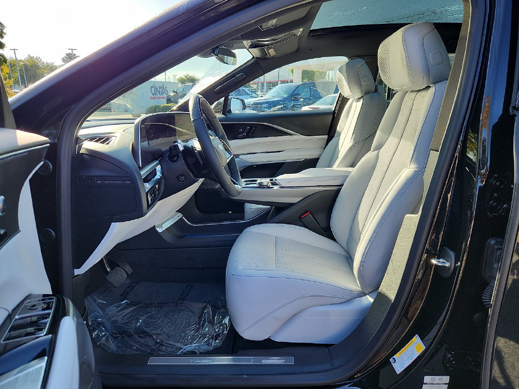 Used 2024 Cadillac Lyriq Luxury RWD image 13