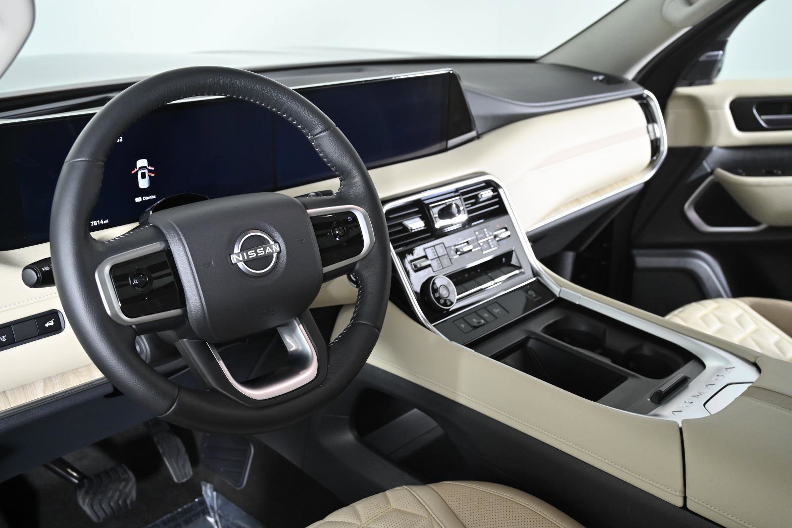 Used 2025 Nissan Armada Platinum image 11