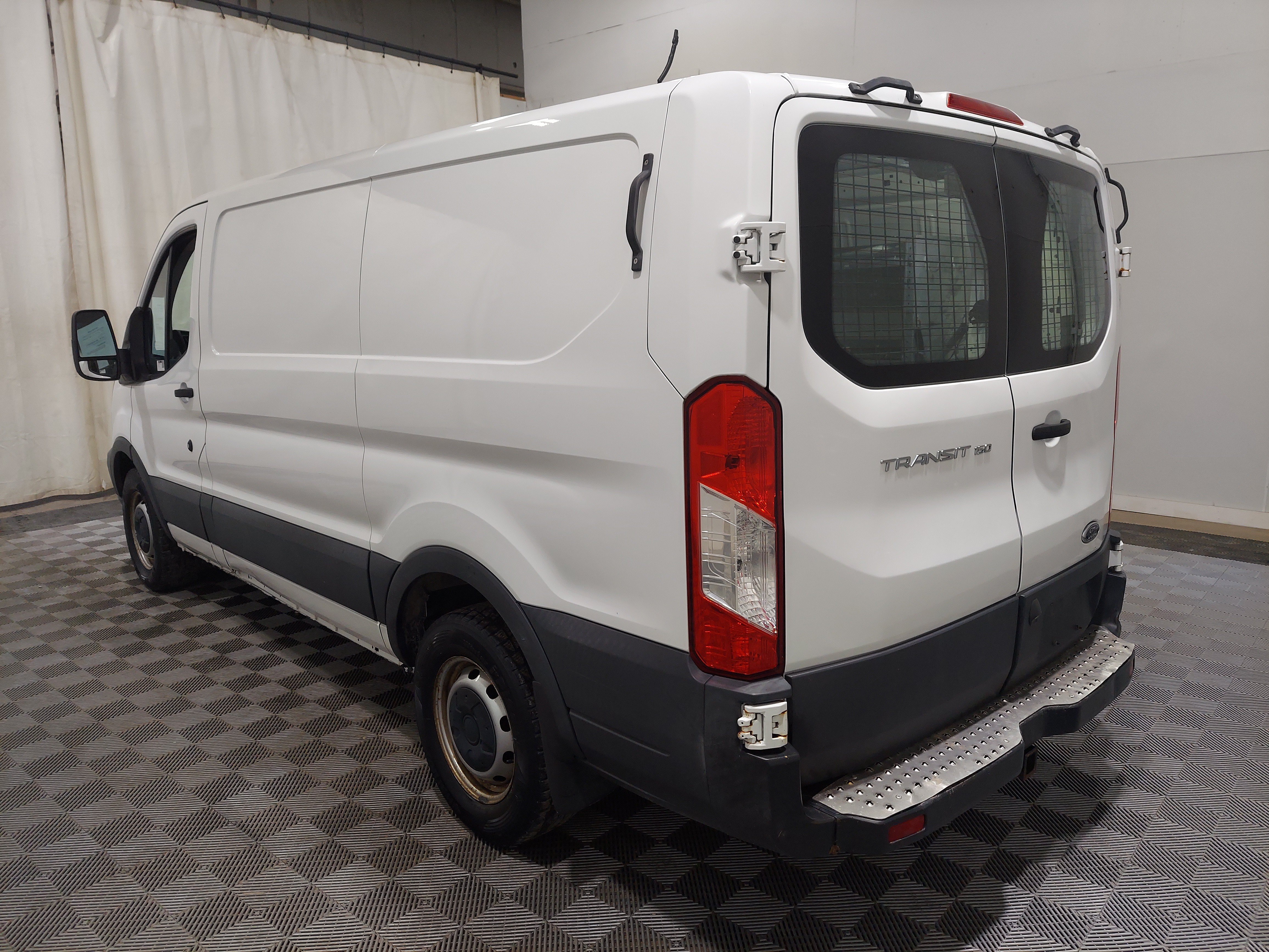 Used 2016 Ford Transit 150 130 Low Roof RWD image 2