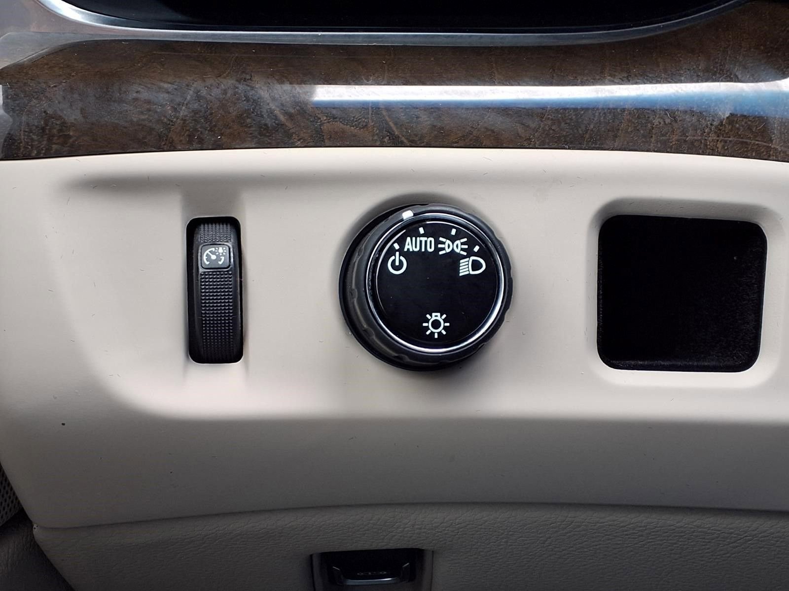 Used 2019 Cadillac Escalade ESV Premium Luxury RWD image 24