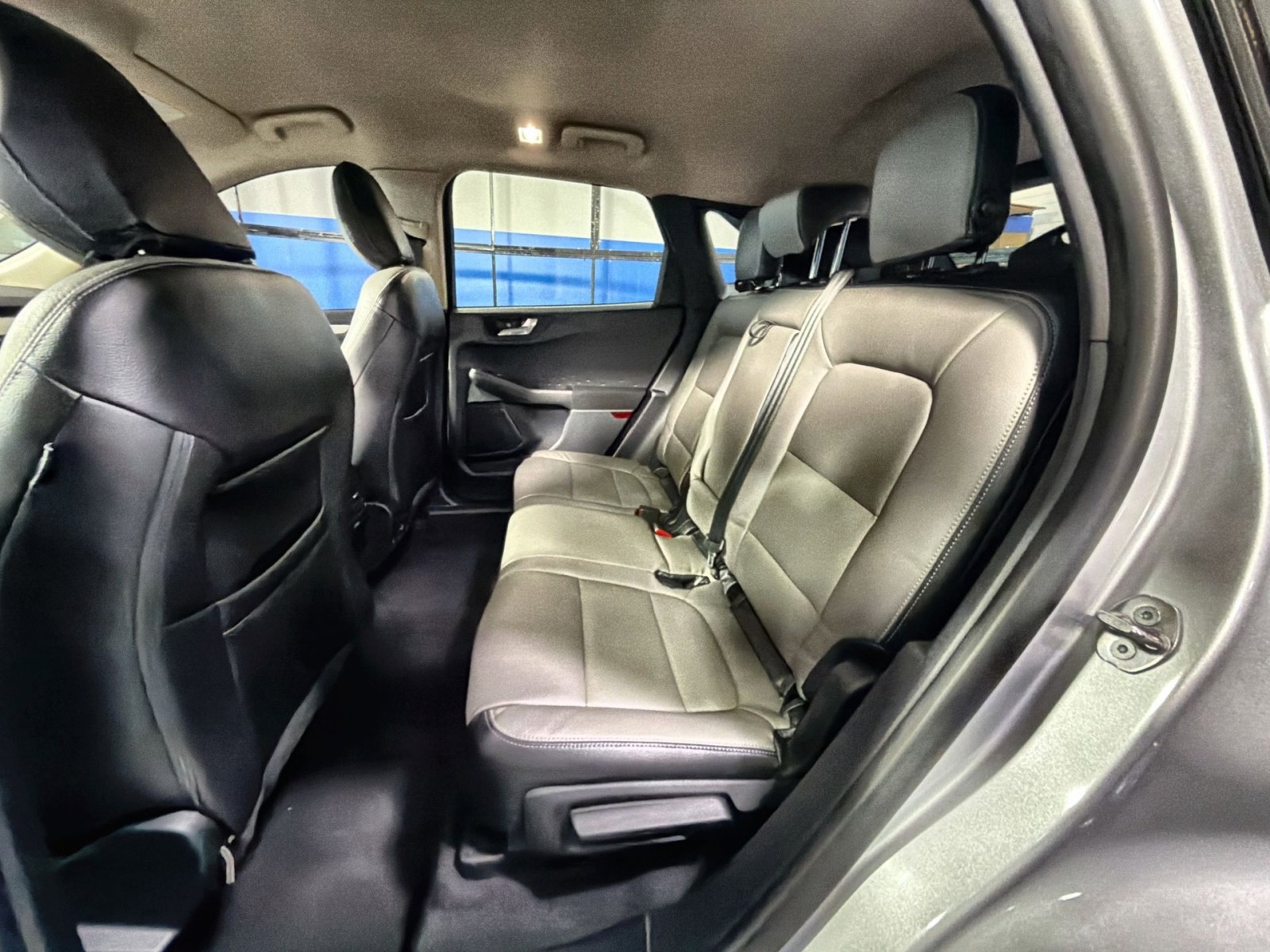 Used 2020 Ford Escape SE image 34