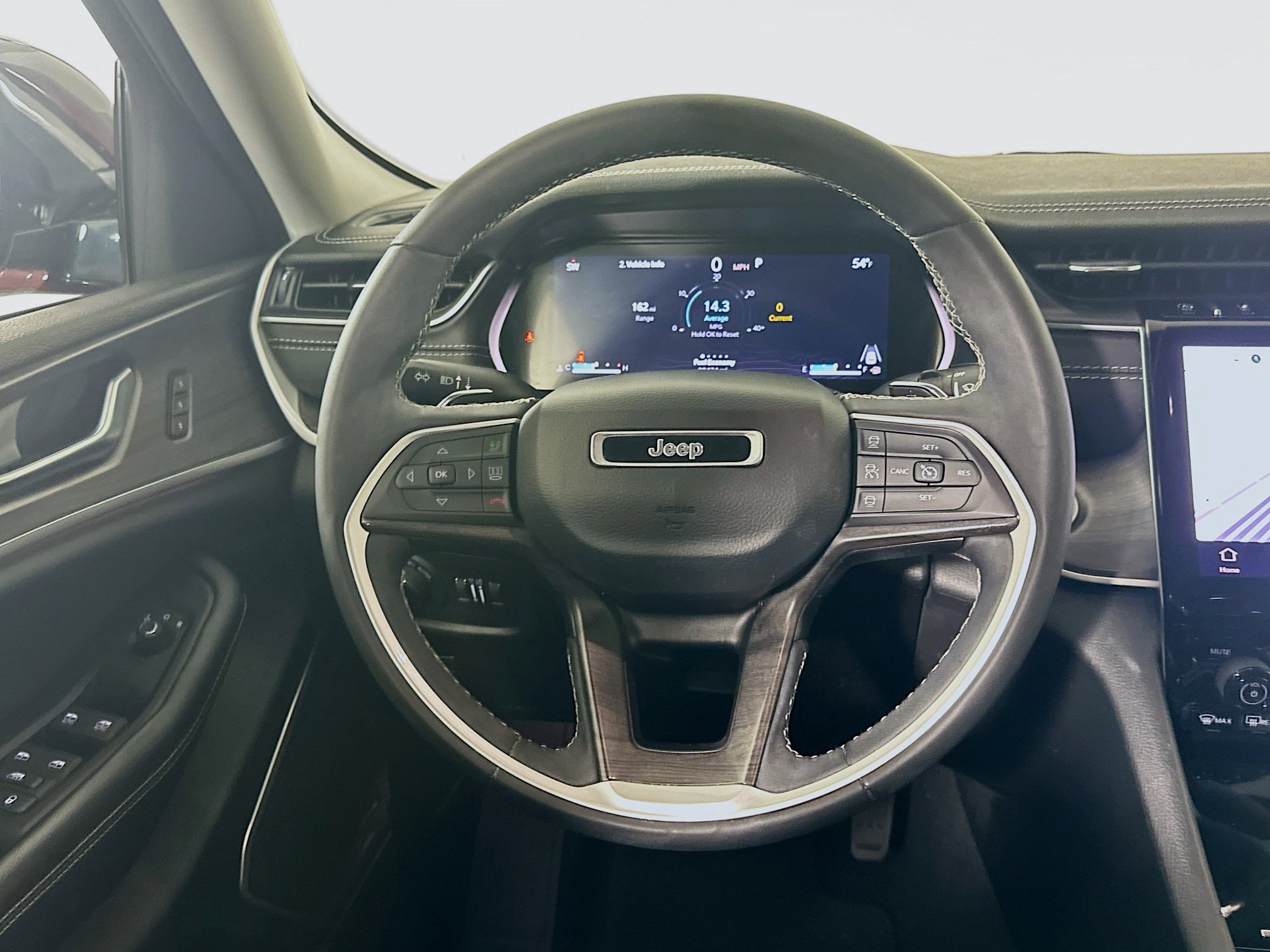 Used 2023 Jeep Grand Cherokee Limited AWD/4WD image 18