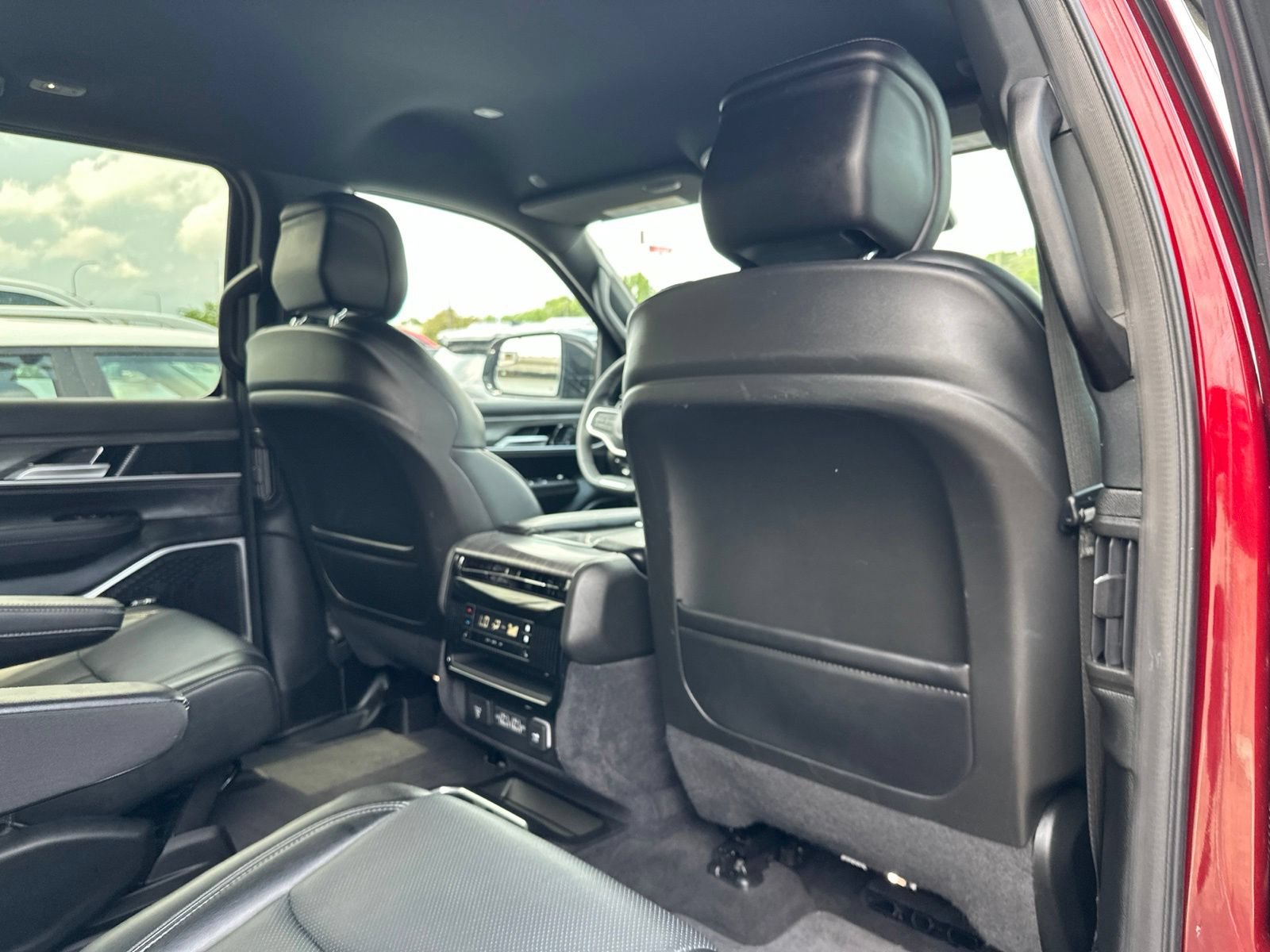Used 2024 Jeep Wagoneer Series II AWD/4WD image 34