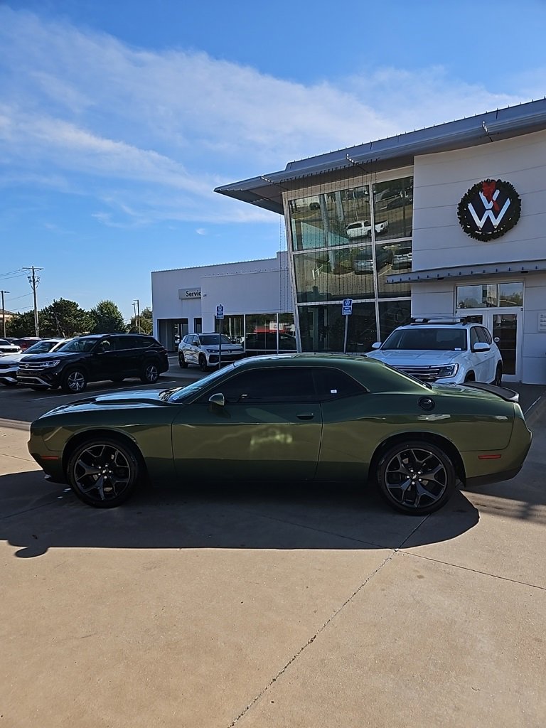 Used 2020 Dodge Challenger SXT w/ Blacktop Package image 8